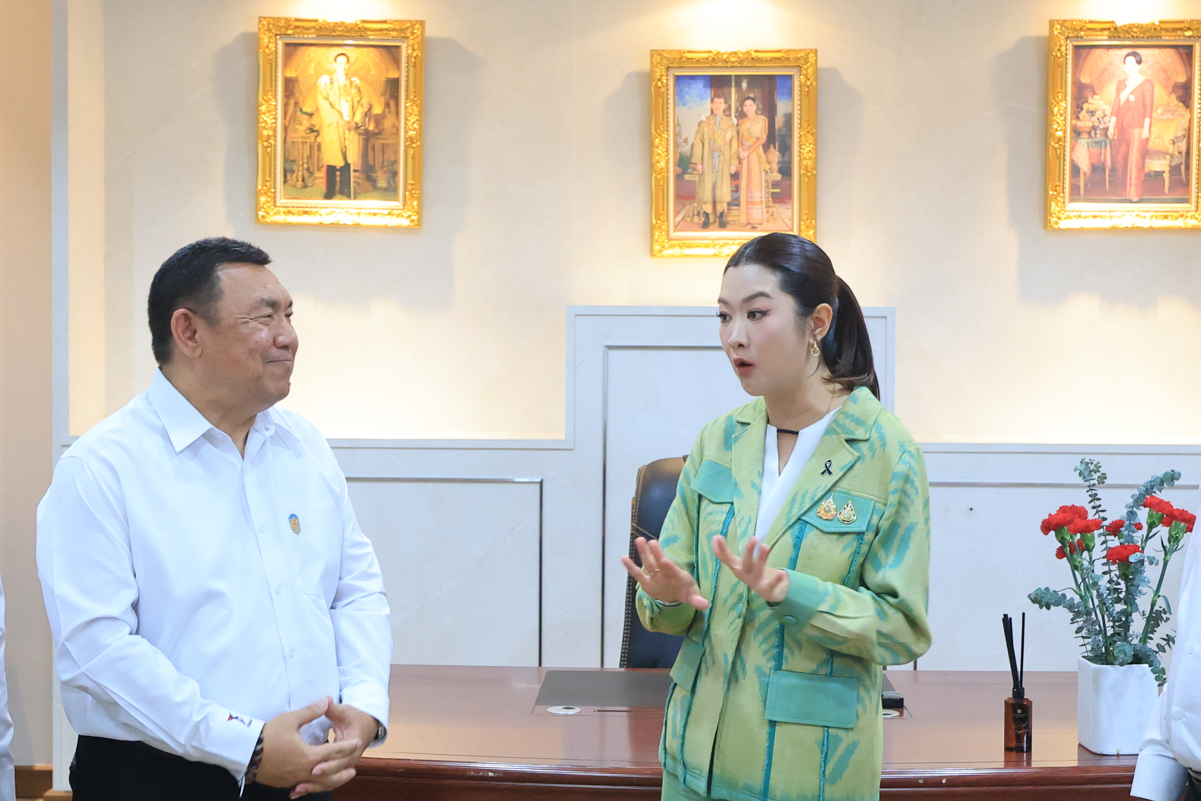 title - คณะผู้บริหาร ส.ป.ก. ร่วมแสดงความยินดีในโอกาสเข้ารับตำแหน่งของรัฐมนตรีว่าการกระทรวงเกษตรและสหกรณ์ และรัฐมนตรีช่วยว่าการกระทรวงเกษตรและสหกรณ์ 